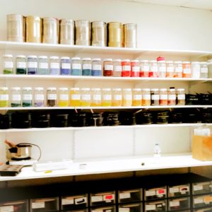 Le laboratoire de fabrication des peintures à l'encaustique